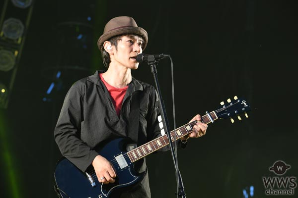 【ライブレポート】JAPAN JAMのSKY STAGEに結成30周年のスピッツが登場。懐かしのギターを手に90年代テレビ出演時の意外なエピソードを披露！