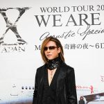 X JAPAN YOSHIKIが大阪城ホール開演前に黒のサポーターを巻いて登場！「XがJAPANになる前に火がついたのが大阪。 初日なのでノリすぎないようにしたいです(笑)」