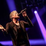 吉川晃司『KIKKAWA KOJI LIVE 2017 “Live is Life”』大盛況の日本武道館公演で声帯ポリープ手術をファンに報告。