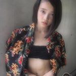 話題の美少女α-X’sの あかりがセクシーな、へそ出し姿を披露！「どっちの私が好きですか？」