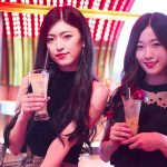 【写真特集】ROZEのMALI、MAHAKAがラグジュアリーなニュースポット『MEZZO』(メゾ) をレポート！美しすぎる大人の魅力でカクテルを堪能！