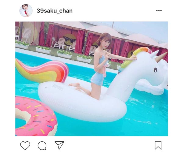 HKT48 宮脇咲良の可愛すぎる水着姿の連発に「リアル絶対可憐天使さくちゃん降臨だね」と歓喜の声！フォロワー数も急上昇！