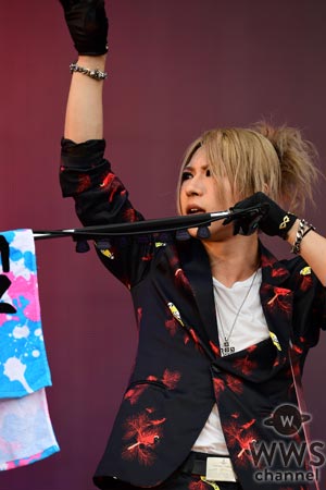 【ライブレポート】「ROCK IN JAPAN FESTIVAL 2017」初日のGRASS STAGEにて朝一番でゴールデンボンバーがまさかのB'zと共演？