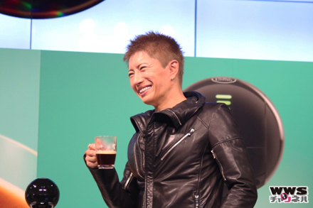 GACKTがPepperと初対面！ネスカフェ ドルチェ グスト ドロップ 未来カフェオープン記念イベント