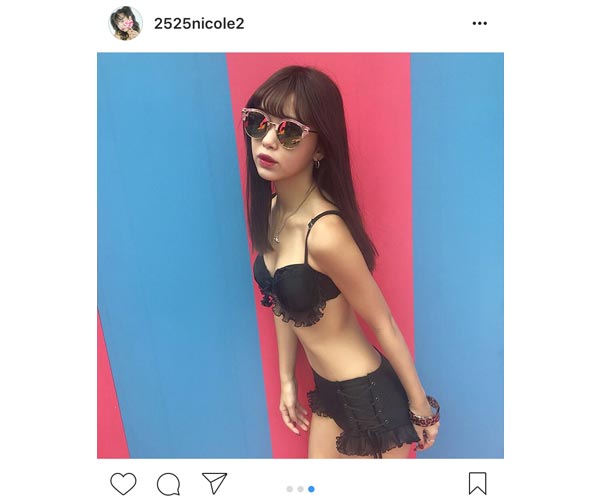 藤田ニコルがセクシーな黒ビキニ写真を連発！紗蘭とのお揃い水着2ショットも！