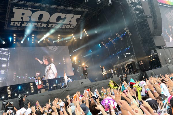 【ライブレポート】「ROCK IN JAPAN FESTIVAL 2017」初日のGRASS STAGEにて朝一番でゴールデンボンバーがまさかのB'zと共演？