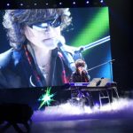 X JAPAN Toshlが『群青の夕暮れ』『Forever Love』を熱唱！関西コレクション2015 SPRING＆SUMMER