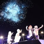 ゴールデンボンバーが『神宮外苑花火大会』ライブステージに登場！「女々しくて」で 見事に花火の打ち上げスタートを飾る！