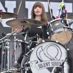 【ライブレポート】ガールズバンド・SILENT SIRENがLAKE STAGEに初登場！夏フェスファッションでキュートなパフォーマンスを披露！
