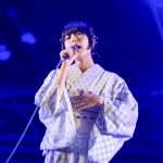 DAOKOが神宮外苑花火大会で映画『打ち上げ花火、下から見るか？横から見るか？』主題歌『打上花火』などを歌い上げる！