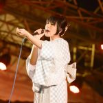 DAOKOが神宮外苑花火大会で映画『打ち上げ花火、下から見るか？横から見るか？』主題歌『打上花火』などを歌い上げる！