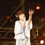 DAOKOが神宮外苑花火大会で映画『打ち上げ花火、下から見るか？横から見るか？』主題歌『打上花火』などを歌い上げる！
