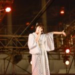 DAOKOが神宮外苑花火大会で映画『打ち上げ花火、下から見るか？横から見るか？』主題歌『打上花火』などを歌い上げる！