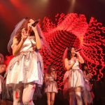 【ライブレポート】9人の死んだゾンビと1人のドラキュラでprediaが赤坂ハロウィンに登場！