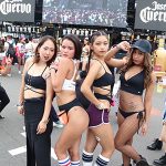 【来場者スナップ特集】SEXYなへそ出しファッションで華やかな衣装で盛り上げる！都市型ダンスミュージックフェスティバル ULTRA JAPAN 2017 初日開催！