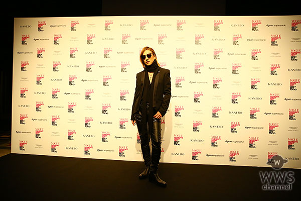 YOSHIKIスペシャルゲスト出演で、表参道ヒルズが一時騒然！ 「VOGUE FASHION’S NIGHT OUT 2017」オープニング・セレモニーで「Forever Love」「ENDLESS RAIN」2 曲を演奏し、3,400 名の観客を魅了！