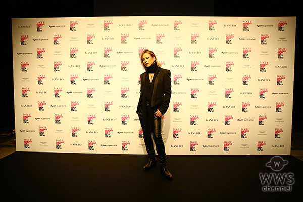 YOSHIKIスペシャルゲスト出演で、表参道ヒルズが一時騒然！ 「VOGUE FASHION’S NIGHT OUT 2017」オープニング・セレモニーで「Forever Love」「ENDLESS RAIN」2 曲を演奏し、3,400 名の観客を魅了！