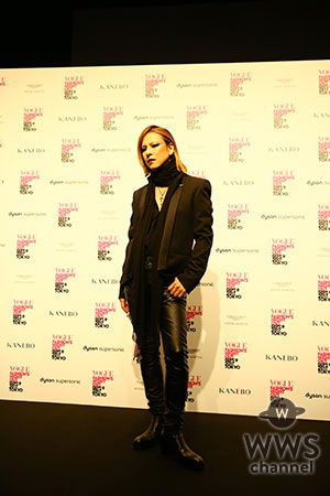 YOSHIKIスペシャルゲスト出演で、表参道ヒルズが一時騒然！ 「VOGUE FASHION’S NIGHT OUT 2017」オープニング・セレモニーで「Forever Love」「ENDLESS RAIN」2 曲を演奏し、3,400 名の観客を魅了！