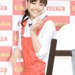 土屋太鳳、松井愛莉、広瀬すずが『ガーナ新CM発表会』でお互いの似顔絵ペイントに挑戦！その出来映えは！？