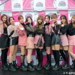 TWICEがお台場T-SPOOKに黒とピンクのコーディネートで登場！今年大ブレイクしたTTダンスで悪天候を吹き飛ばす！
