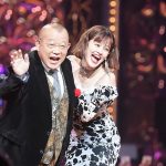 笑福亭鶴瓶がemmaと共に『ViVi Night』で人生初ランウェイ！「パワースポットやで、ここ」