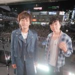ポルノグラフィティが新橋にサプライズ登場！スペシャルライブ開催で2000人が大喝采！