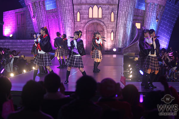 【写真特集】さくら学院がキュートなハロウィン仕様の制服衣装で元気いっぱいのライブパフォーマンス！