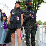 【写真特集】来場者がT-SPOOK2017で個性的なハロウィン仮装姿でパレードを盛り上げる！SEXYなゾンビから囚人やドナルドまで多彩なキャラクターに扮する！