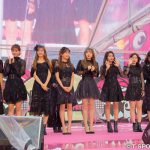 TWICEがお台場T-SPOOKに黒とピンクのコーディネートで登場！今年大ブレイクしたTTダンスで悪天候を吹き飛ばす！