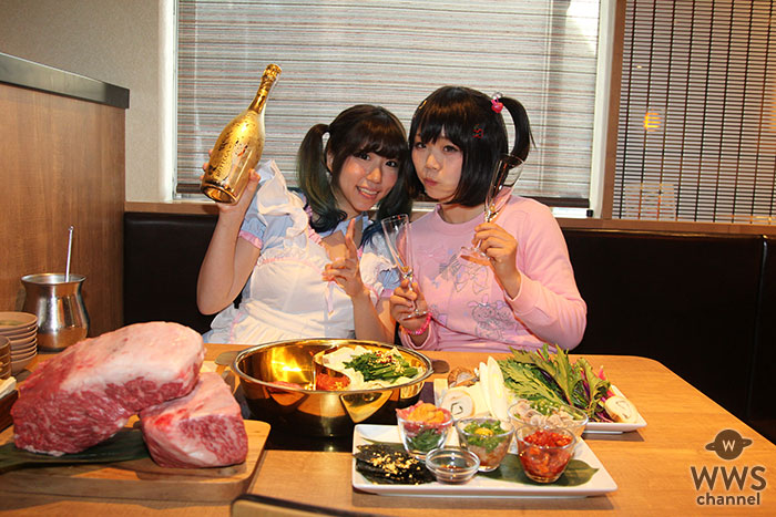 【動画】個性派コスプレイヤー翡翠ベル　松谷琉優がマイペースで可愛い過ぎる食レポ！？ もつ鍋にトマトすき焼き いい肉の日限定メニューを堪能！
