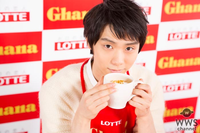 羽生結弦がエプロン姿でオリジナルホットチョコレートづくりに挑戦！「ほっとします・・・ホットチョコだけに（笑）」