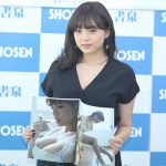 篠崎愛が手ブラショットも解禁のセクシーすぎる写真集「結晶」を発売！「白いビスチェは少し誘ってる感じでもセクシーな感じです」