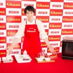 羽生結弦がエプロン姿でオリジナルホットチョコレートづくりに挑戦！「ほっとします・・・ホットチョコだけに（笑）」