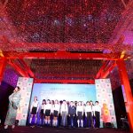 倉木麻衣がエメラルドグリーンの着物姿で ライブパフォーマンス！羽田空港点灯式を「ここは光が生きている感じ」と独自の世界観で包み込む！