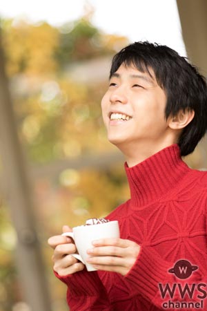 羽生結弦がエプロン姿でオリジナルホットチョコレートづくりに挑戦！「ほっとします・・・ホットチョコだけに（笑）」