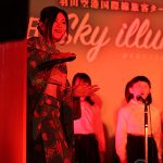 倉木麻衣がエメラルドグリーンの着物姿で ライブパフォーマンス！羽田空港点灯式を「ここは光が生きている感じ」と独自の世界観で包み込む！