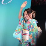 倉木麻衣がエメラルドグリーンの着物姿で ライブパフォーマンス！羽田空港点灯式を「ここは光が生きている感じ」と独自の世界観で包み込む！