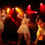 【ライブレポート】東京パフォーマンスドールがBiSとの2マンライブで攻撃的なパフォーマンスでTPD旋風を巻き起こす！