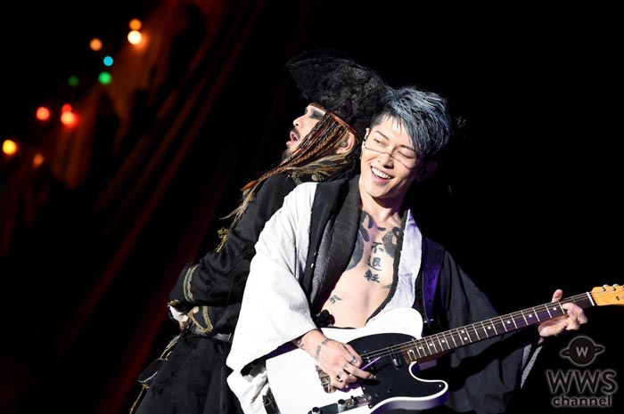 MIYAVI、HYDEの競演！VAMPS主宰『HALLOWEEN PARTY』2日目に迫真のギターとボーカルのバトル！