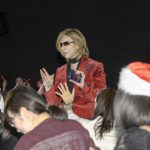YOSHIKIがクリスマスに六本木でトークショー開催！ 「クリスマス・イブは友達のLUNA SEAのライブを見に行きました。静かにドラムを叩くわけにはいかない・・・」鉄拳がスペシャルゲストで登場しYOSHIKIを描いた画をプレゼント！？