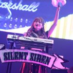 【ライブレポート】SILENT SIRENすぅがCOUNTDOWN JAPAN 17/18でバースデー迎える！今年リリース『ジャストミート』など計7曲をポップに披露！