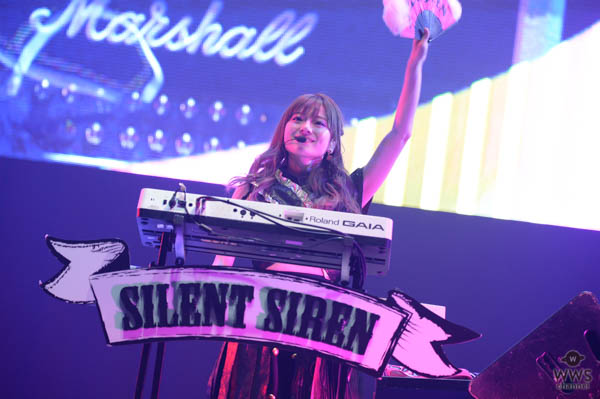 【ライブレポート】SILENT SIRENすぅがCOUNTDOWN JAPAN 17/18でバースデー迎える！今年リリース『ジャストミート』など計7曲をポップに披露！