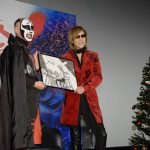 YOSHIKIがクリスマスに六本木でトークショー開催！ 「クリスマス・イブは友達のLUNA SEAのライブを見に行きました。静かにドラムを叩くわけにはいかない・・・」鉄拳がスペシャルゲストで登場しYOSHIKIを描いた画をプレゼント！？