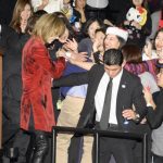 YOSHIKIがクリスマスに六本木でトークショー開催！ 「クリスマス・イブは友達のLUNA SEAのライブを見に行きました。静かにドラムを叩くわけにはいかない・・・」鉄拳がスペシャルゲストで登場しYOSHIKIを描いた画をプレゼント！？