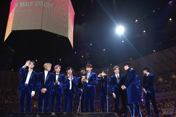 【写真特集】「2017 MAMA in Japan」にSEVENTEEN、TWICE、EXO-CBXら人気グループが集結！AKB48、秋元康も出演！