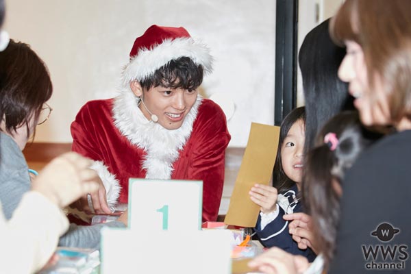 竹内涼真がサンタクロース姿で幼稚園にサプライズ登場！今年のクリスマスの予定は「仕事です」