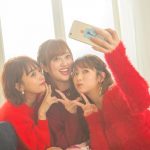 菊地亜美、近藤千尋、舟山久美子（くみっきー）の仲良し3人組が『御守年賀』を作成！菊地の渾身の変顔がプリントされた『変顔魔除け御守』も！？