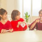 菊地亜美、近藤千尋、舟山久美子（くみっきー）の仲良し3人組が『御守年賀』を作成！菊地の渾身の変顔がプリントされた『変顔魔除け御守』も！？