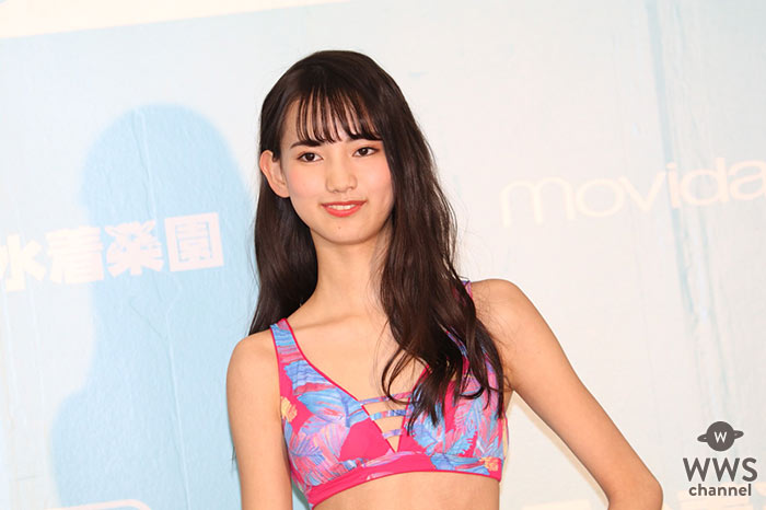 2018年三愛水着楽園イメージガール黒木麗奈が華やかな水着姿で登場！目標はモデルの菜々緒で今年のトレンド、リバーシブルブラで颯爽とランウェイ！