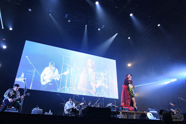 【ライブレポート】LiSA がCOUNTDOWN JAPAN 17/18で1年を締めくくる！「2017年ラスト楽しめますように。最高に楽しんでいきましょう！」